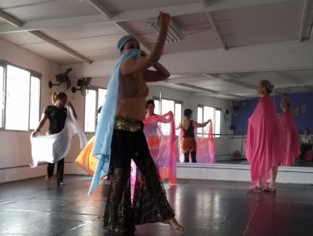 Aula de Dança do Ventre Alvarenga - Dança do Ventre de Vestido