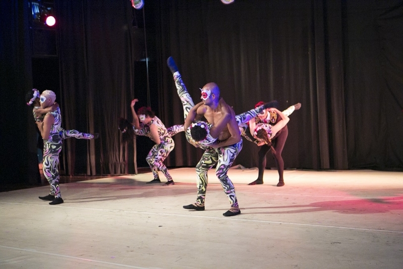 Escola de Dança Contemporânea Iniciante Jockey Club - Dança Contemporânea Dupla